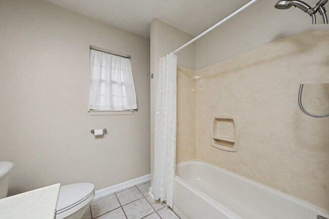 Building Photo - 6 Pinehurst Dr