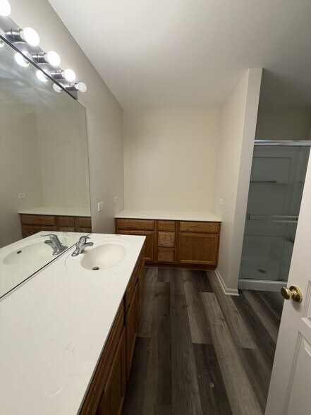 Building Photo - 1527 Yellowstone Dr