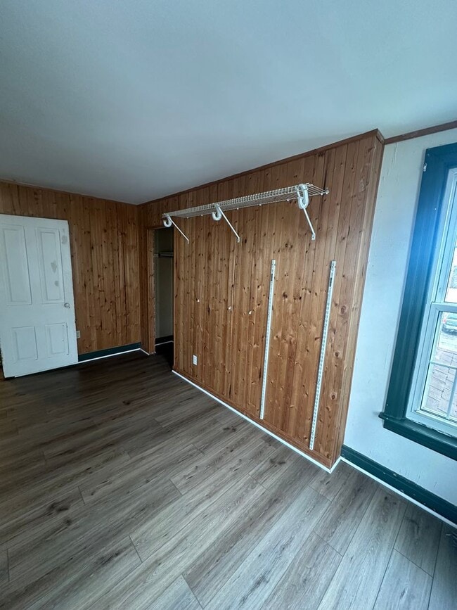 Building Photo - 218 S 6th St