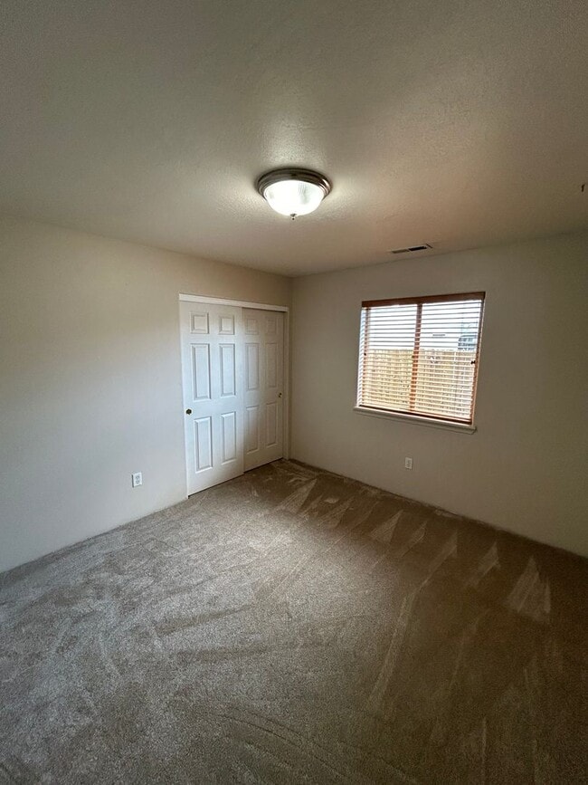 Building Photo - Coming Soon!!Three Bedroom for lease in Me...