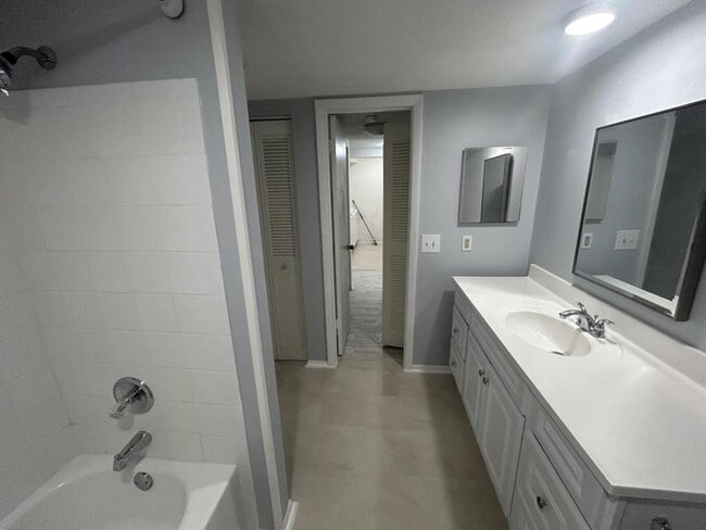 Building Photo - 4411 Shady Terrace Ln