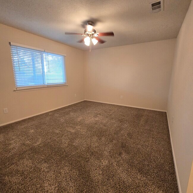 Building Photo - 7222 Ridgeberry Dr