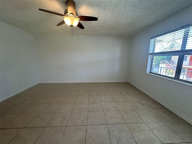 Building Photo - 305 NE 16th St