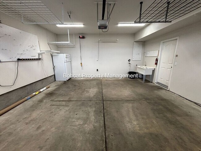 Building Photo - 1320 Thompson St