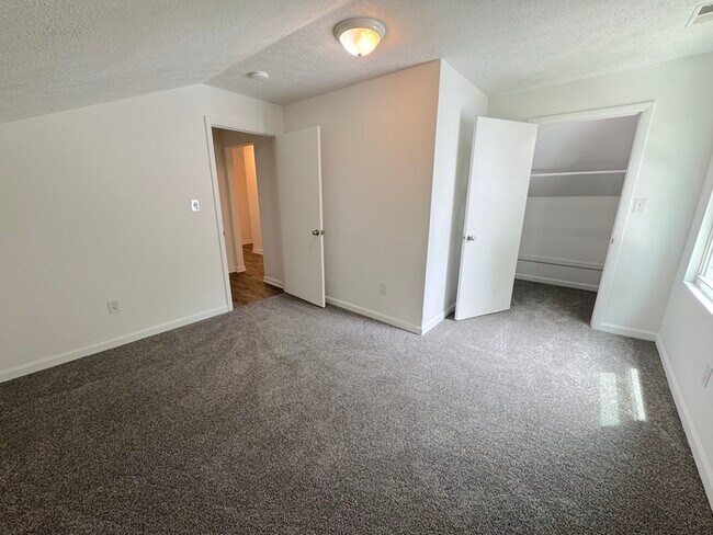 Building Photo - CHARMING 4-BEDROOM, 2-BATH COTTAGE-STYLE HOME IN HAMPTON, VA!