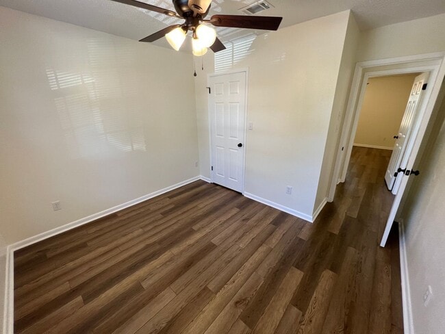Building Photo - Pensacola - Northeast - 2 bedroom, 1 bathroom