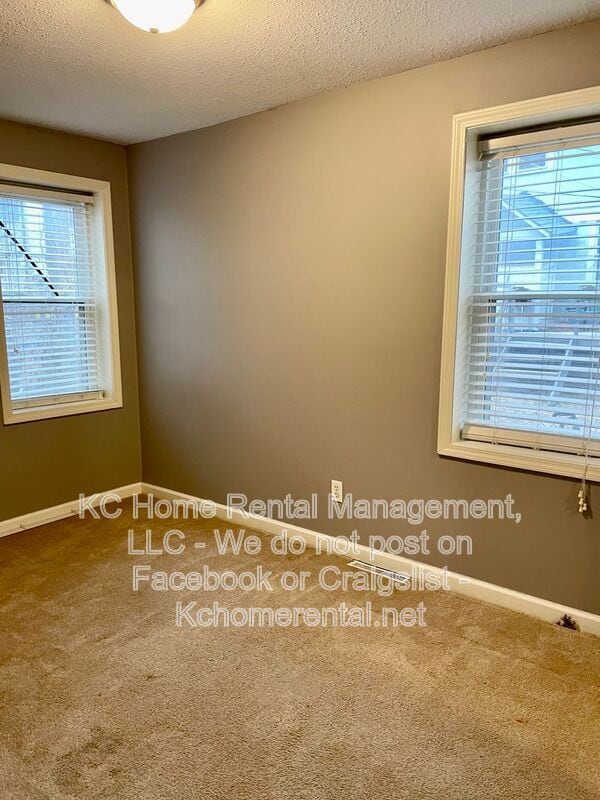 Building Photo - 1108 W 41st Terrace