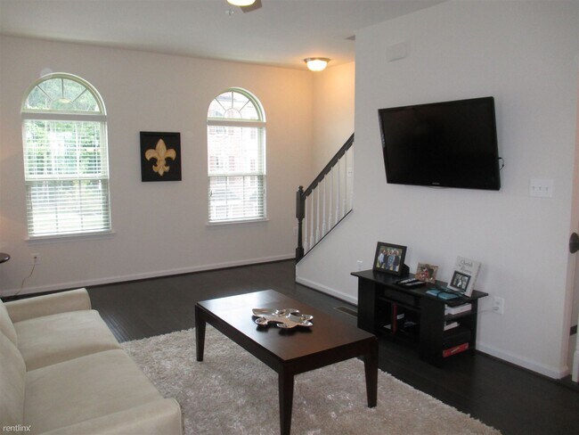 Building Photo - 2 br, 2.5 bath Townhome - 7731 Duncannon Ln
