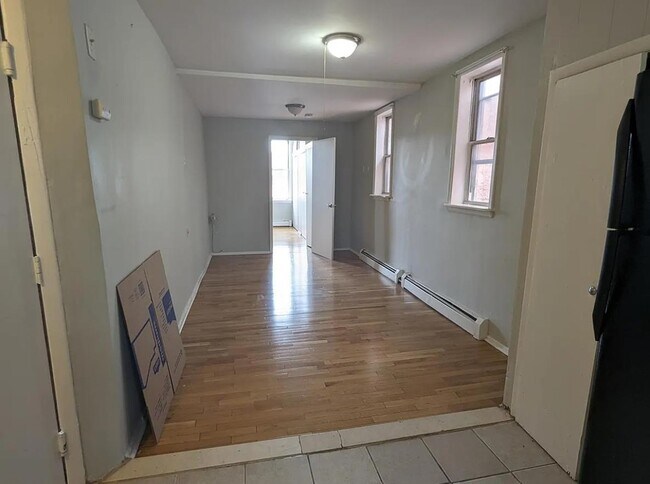 Building Photo - 187 Beacon Ave