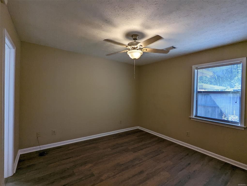 Building Photo - 6222 Bell Gables