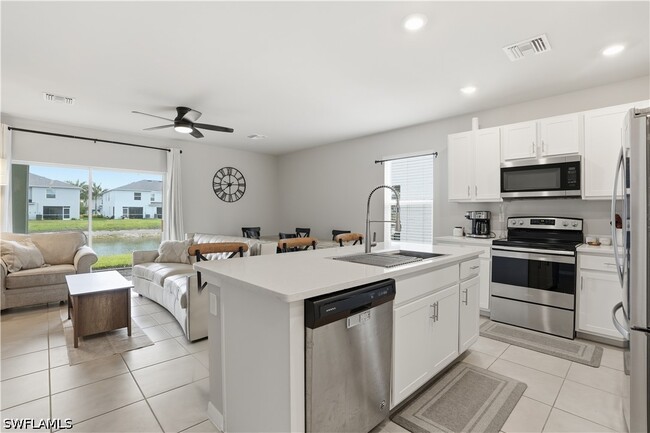 Building Photo - 15054 Wildflower Cir