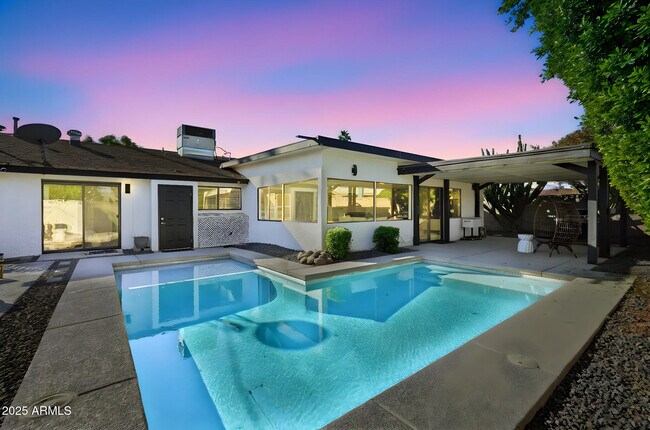 Building Photo - 8614 E Jackrabbit Rd