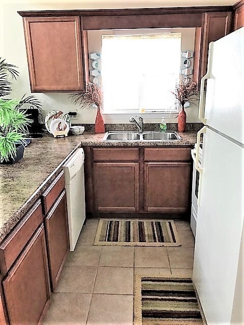 Building Photo - Golf Colony Unit 2B  Avail: Through June 3...