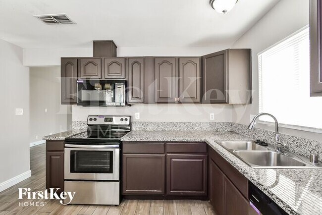 Building Photo - 1217 Bluff Ave