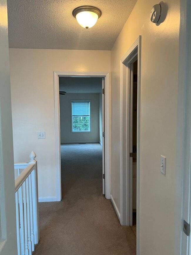 Building Photo - 105 Winthrope Ln