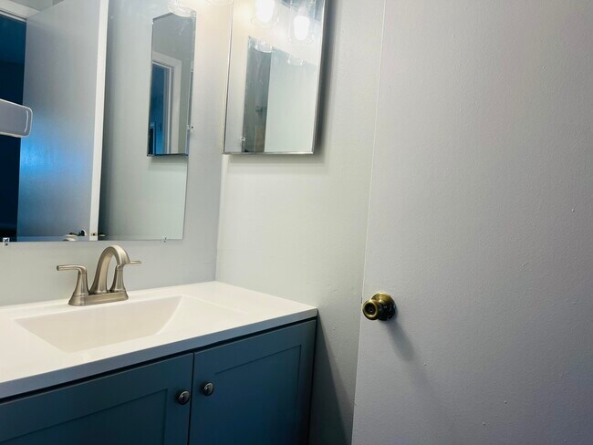 Building Photo - 225 S Tropical Trail