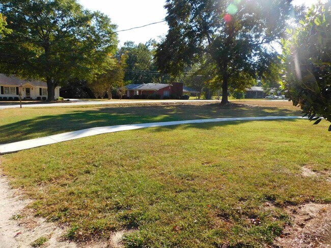 Building Photo - 893 Andrews Dr NW