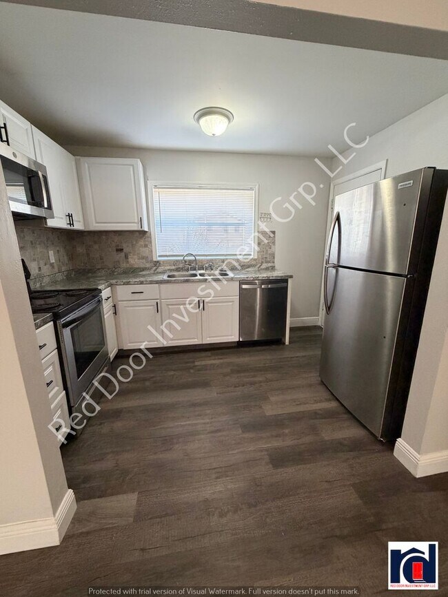 Building Photo - 2 Bedroom 1.5 Bath in the Heart of Downtown Deland~Available Now~