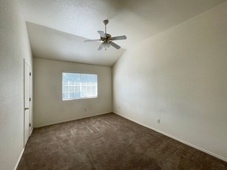 Building Photo - 4505 Deek Dr