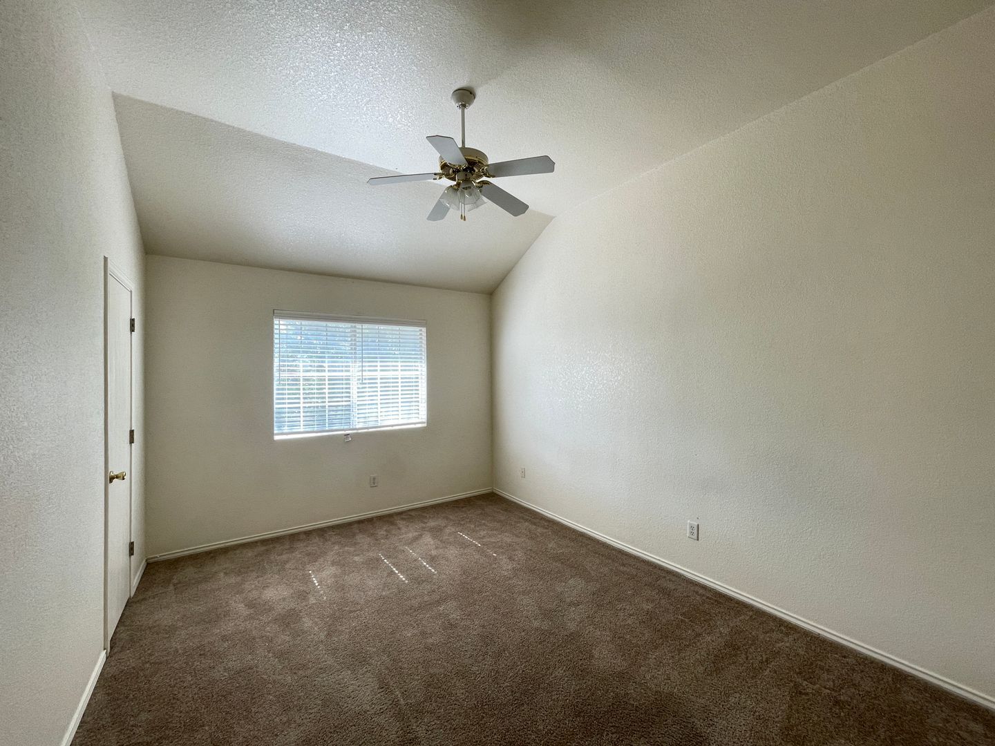 Building Photo - 4505 Deek Dr