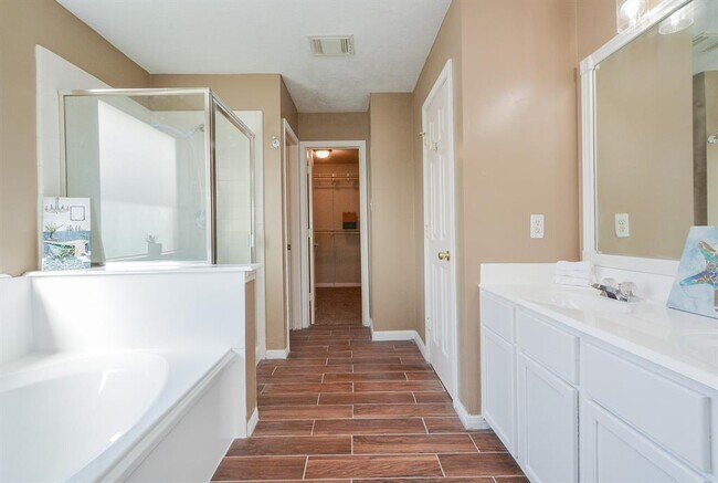 Building Photo - 17010 Maricella Cir