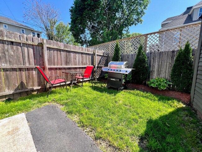 Building Photo - 7 Summit Ave