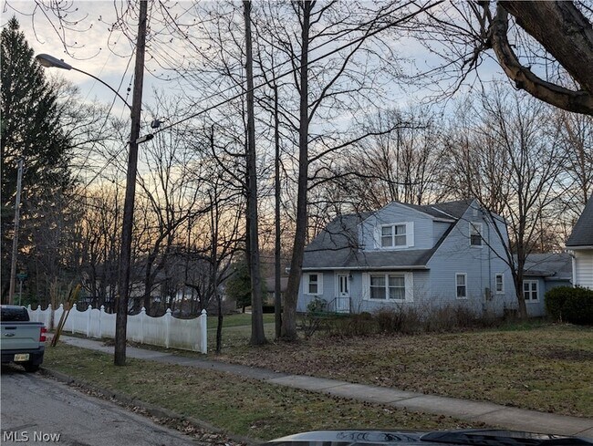 Building Photo - 703 Avondale St