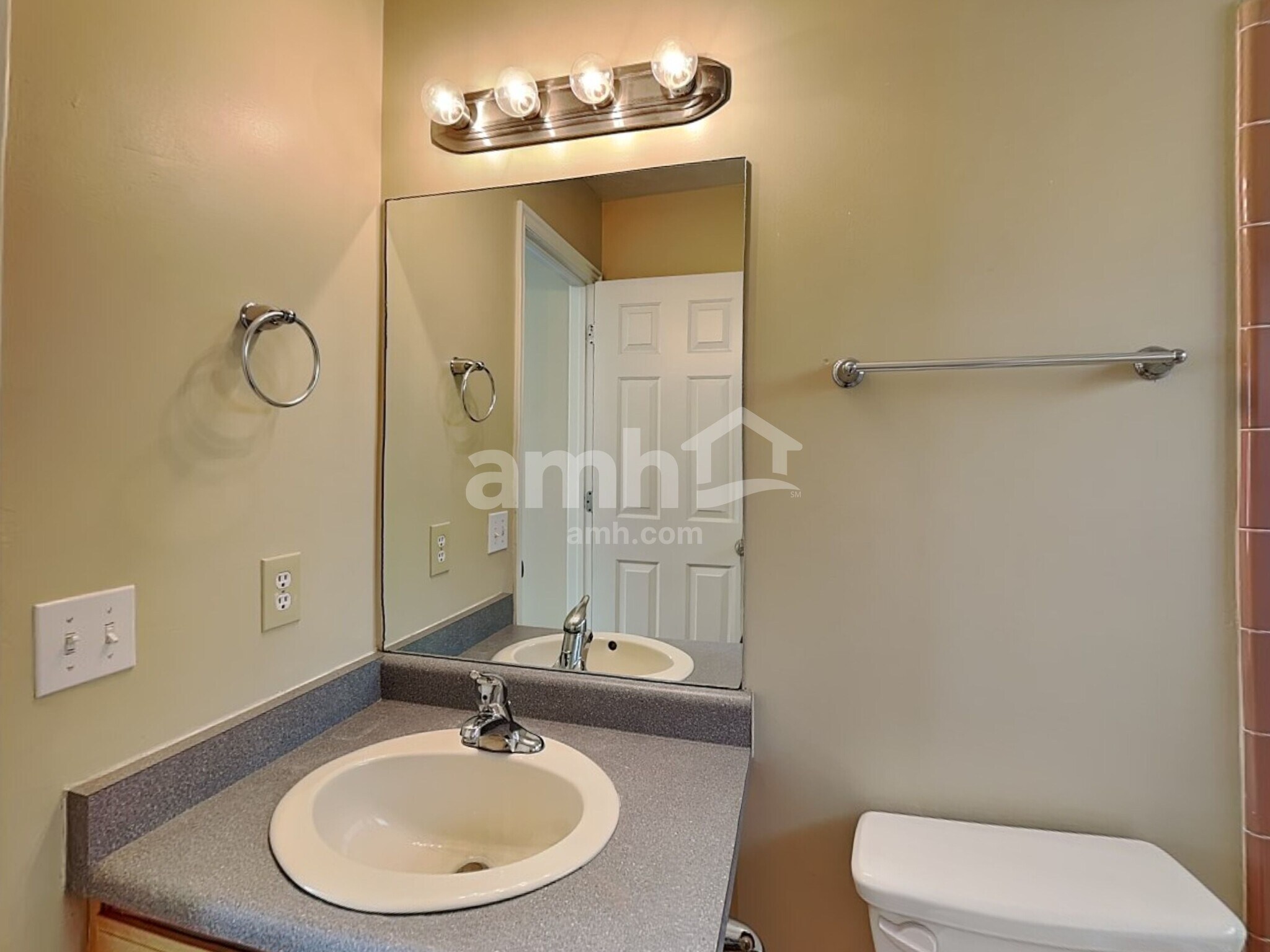 Building Photo - 1872 W Sir Charles Dr