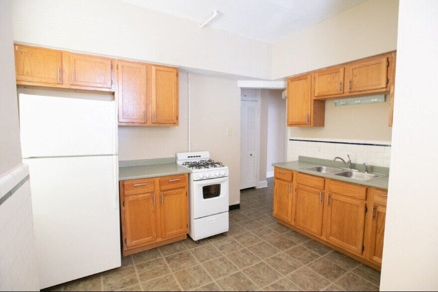 Building Photo - 2214 E Ivanhoe Pl