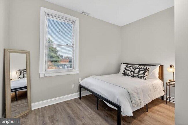 Building Photo - 1119 Montello Ave NE