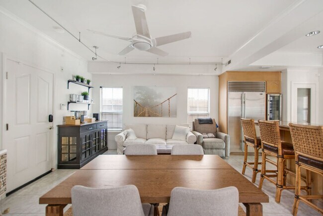 Building Photo - 603 10th St