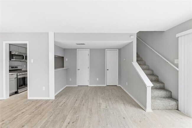 Building Photo - 2618 Ektom Dr