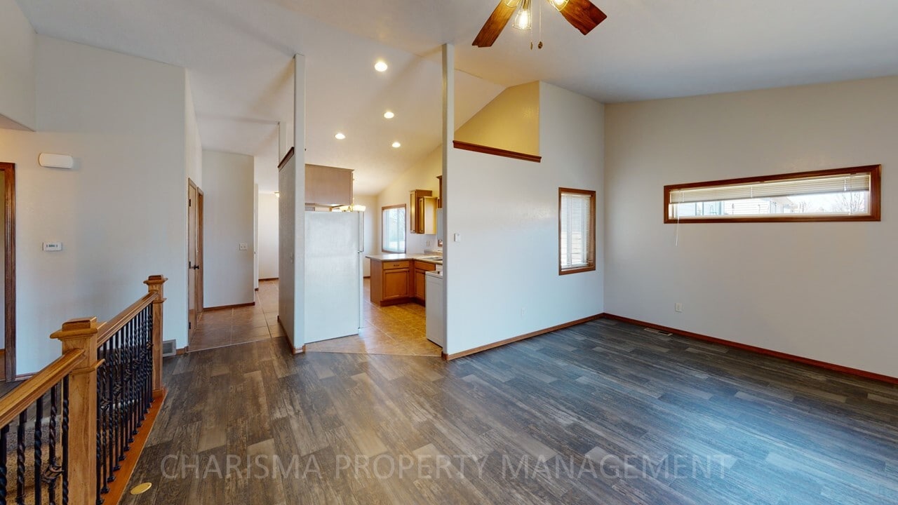 Building Photo - 5500 W Bakker Park Dr