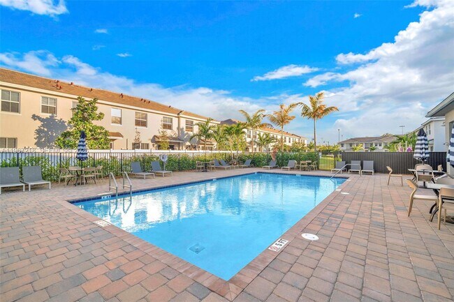 Building Photo - 142 SW 170th Ave