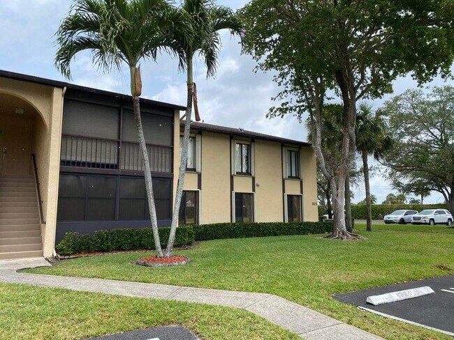 Building Photo - 825 Sky Pine Way