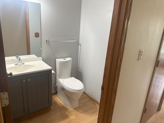 Building Photo - For Rent: Spacious 3 Bedroom, 2.5 Bath Sin...