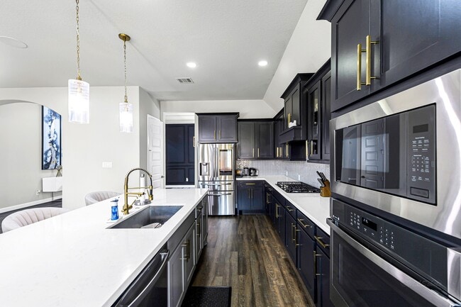 Building Photo - 2711 Sylvan Birch Trl