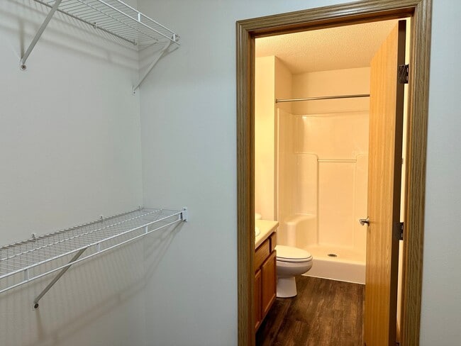 Building Photo - 2 Bedroom 2 bathroom - South Fargo