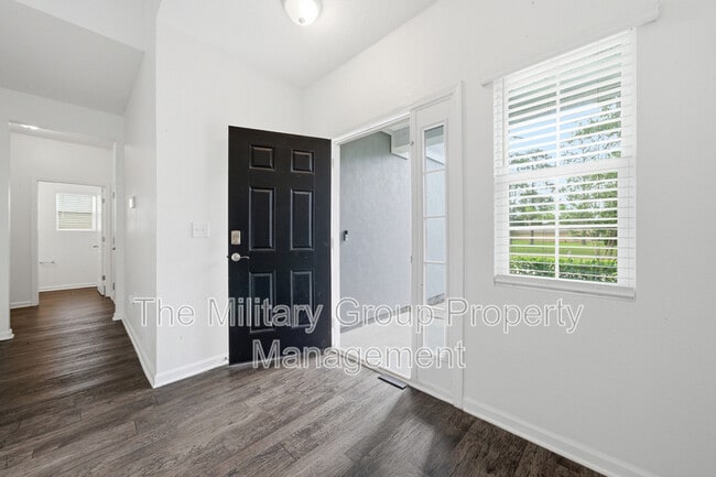 Building Photo - 7814 Meadow Walk Ln