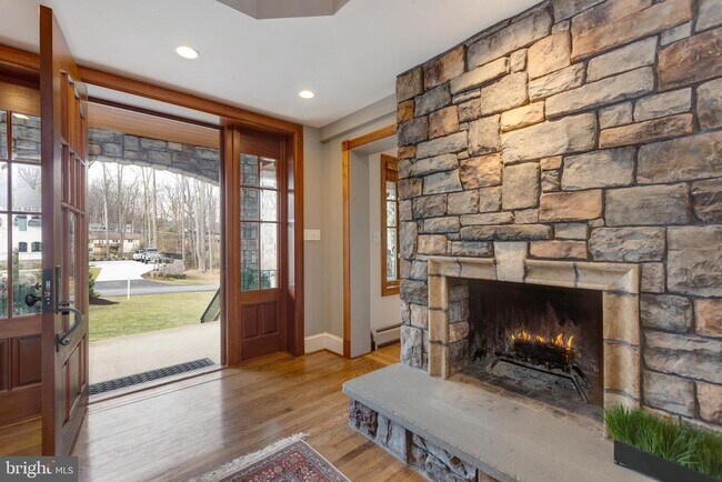 Building Photo - 1057 Vista Dr
