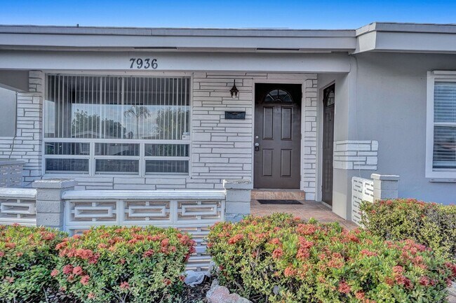 Building Photo - Beautiful 3 bedroom 2 bath Home in Miramar...