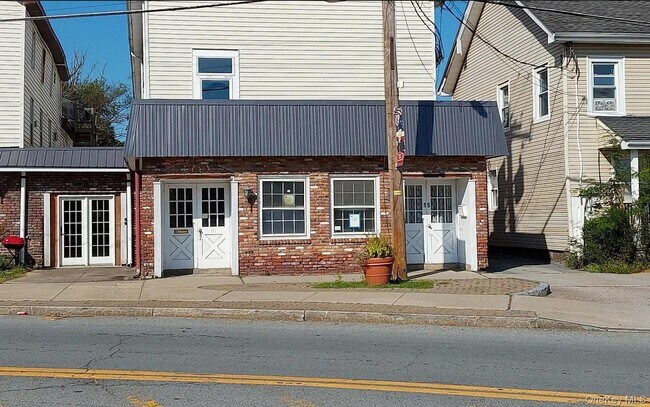 Building Photo - 15 Goshen Ave
