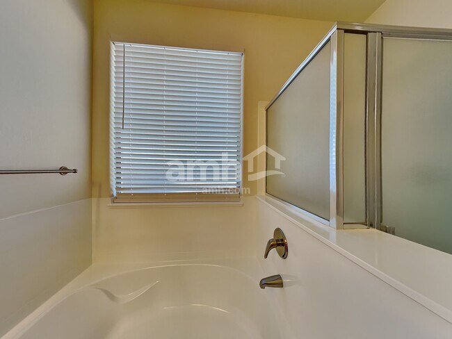 Building Photo - 14237 W Ventura St
