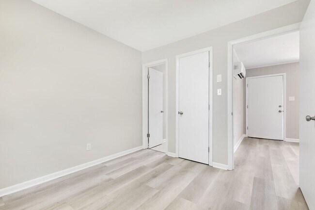 Building Photo - 4941 Fieldcrest Dr