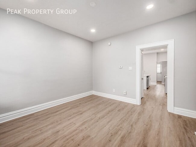 Building Photo - 418 E Mithoff St