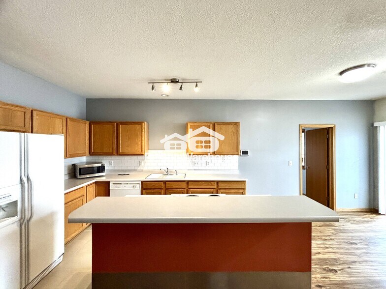 Building Photo - 950 67th St