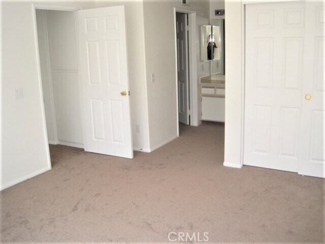 Building Photo - 6686 Laurelton Ln