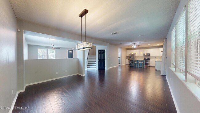 Building Photo - 1063 Collinswood Dr W