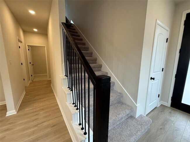 Building Photo - 179 Kings Cyn Dr