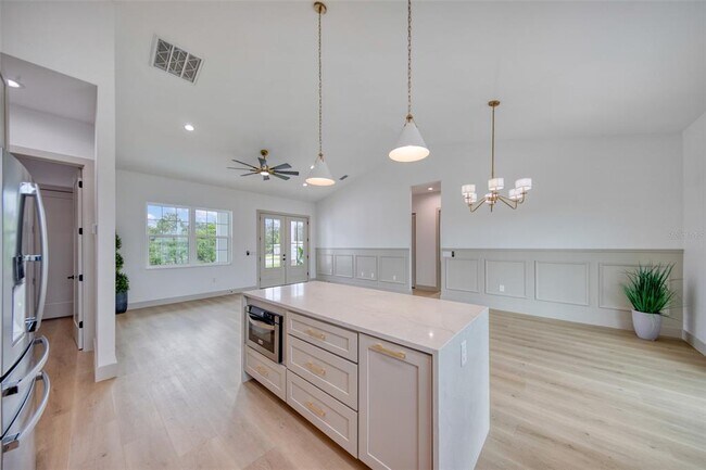 Building Photo - 940 Mangrove Rd